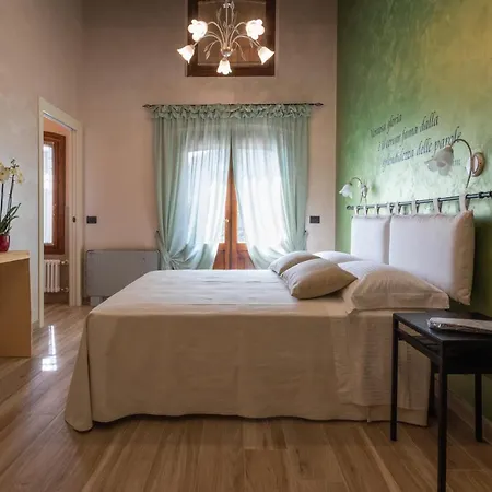 Borgo Petrarca Πανσιόν 4*