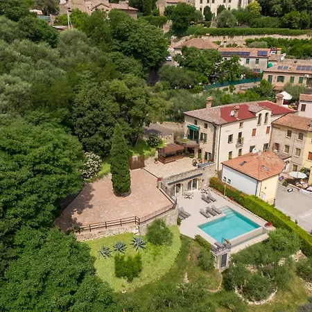 بيت ضيافة Borgo Petrarca