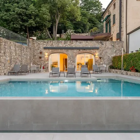 بيت ضيافة Borgo Petrarca