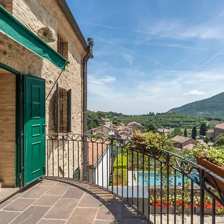 Borgo Petrarca بيت ضيافة 4*
