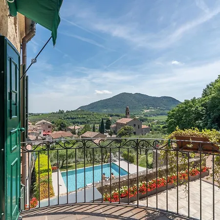 Borgo Petrarca بيت ضيافة